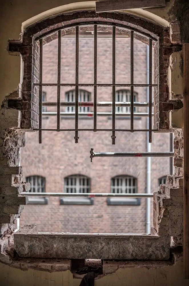 Ehemaliges Frauengefängnis im Wilmina Hotel – historische Zellen mit modernem Ausbau