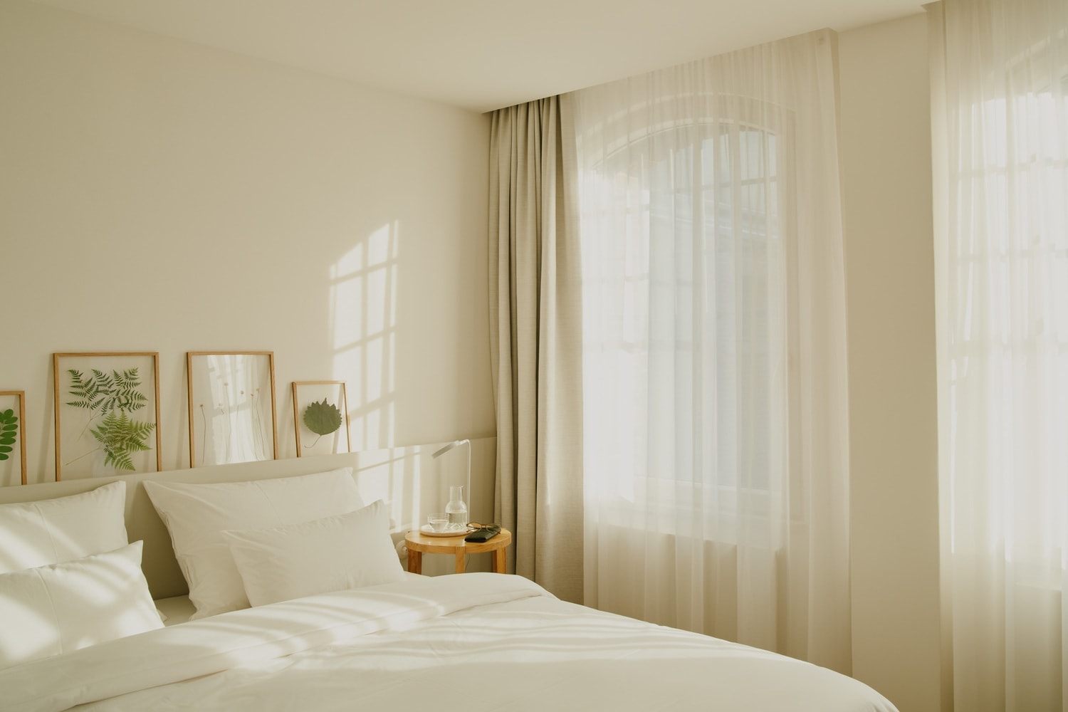 Bett im Hotelzimmer